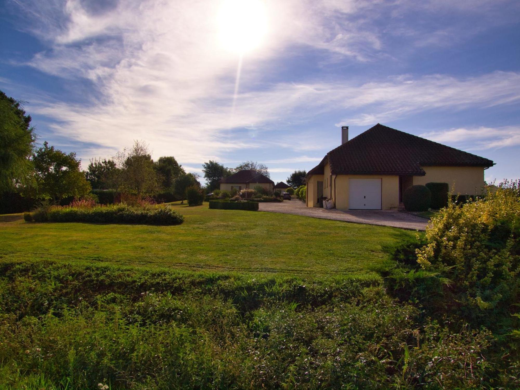 Modern Holiday Home In Aquitaine Saint-Nexans Exterior foto